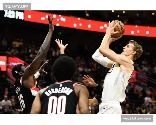 爵士开拓者比赛进行中：爵士31-28暂时领先开拓者