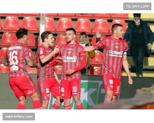 意甲争四关键战预报:AC米兰对阵罗马,皮奥利与德罗西的战术博弈 意甲争四关键战预报:AC米兰对阵罗马,皮奥利与德罗西的战术博弈